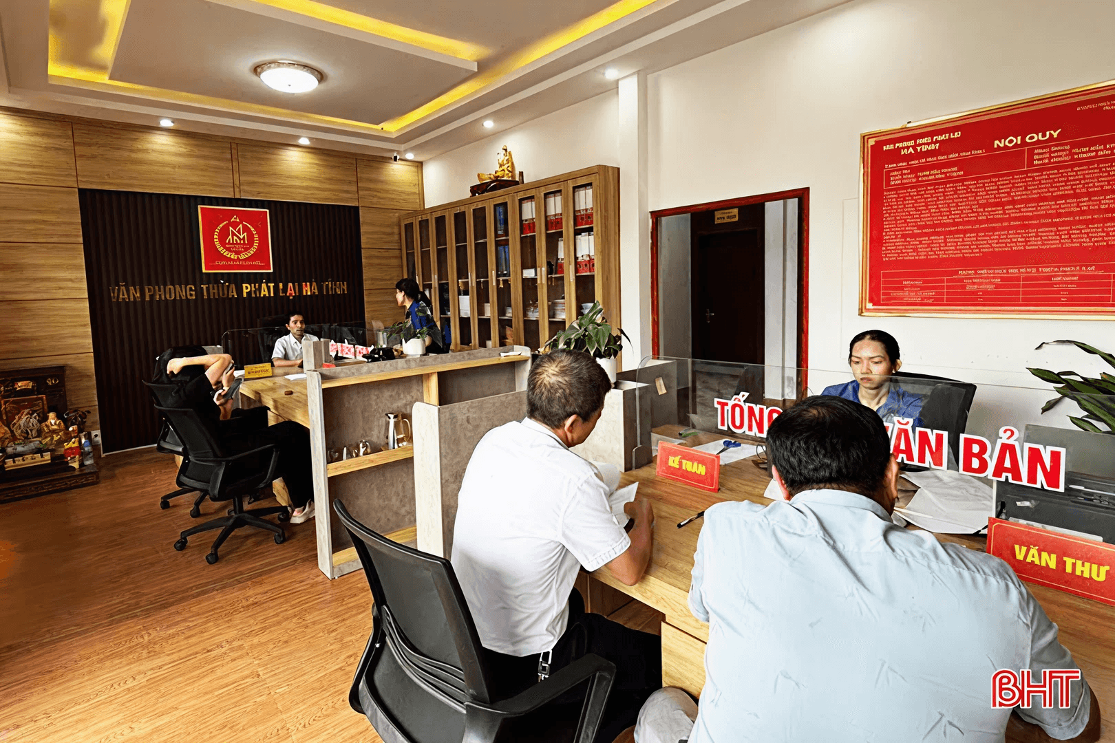Không gian tiếp nhận và hỗ trợ khách hàng tại Thành Sen Group